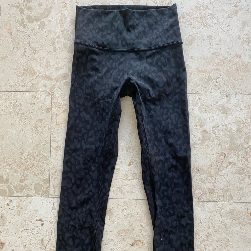 Lululemon Black Animal Print 25” Wunder Under Leggings Size 4
